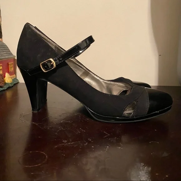DEXFLEX COMFORT Black Mary Jane High Heels - Picture 2 of 6